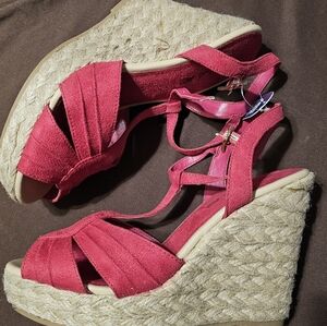 Chic Red Suede Wedge Sandals